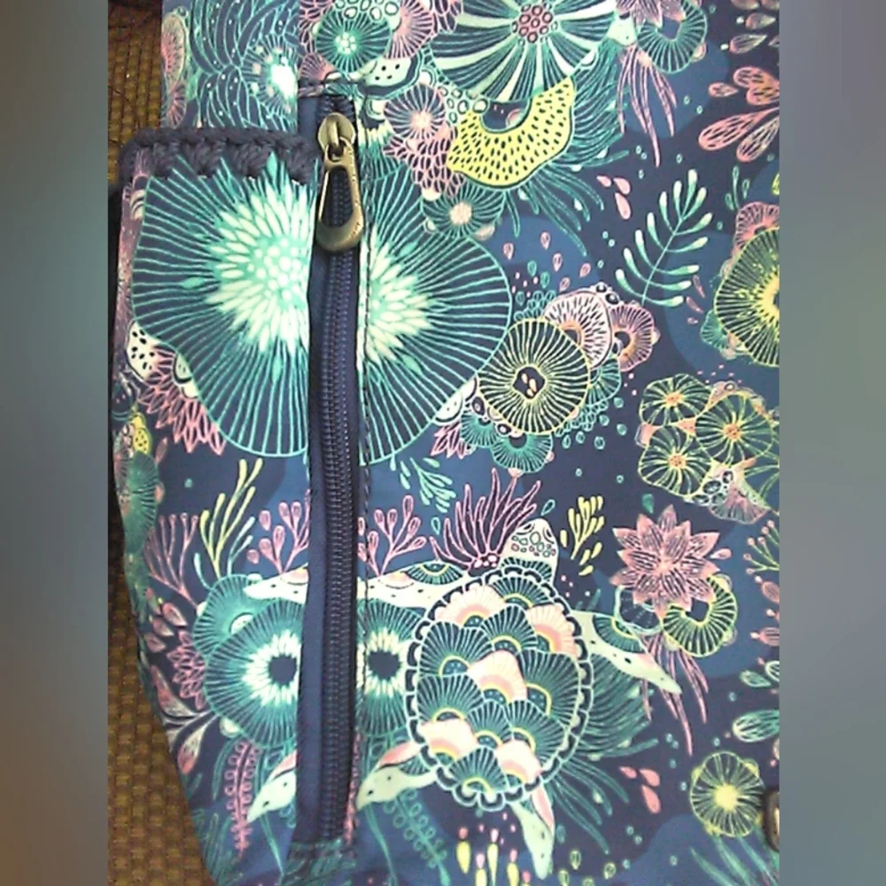 BNWOT SAKROOTS Floral Blue Backpack 5 OUTER PKTS ADJ. STRAPS (REG. SIZE) 15X13X5 - Picture 2 of 13